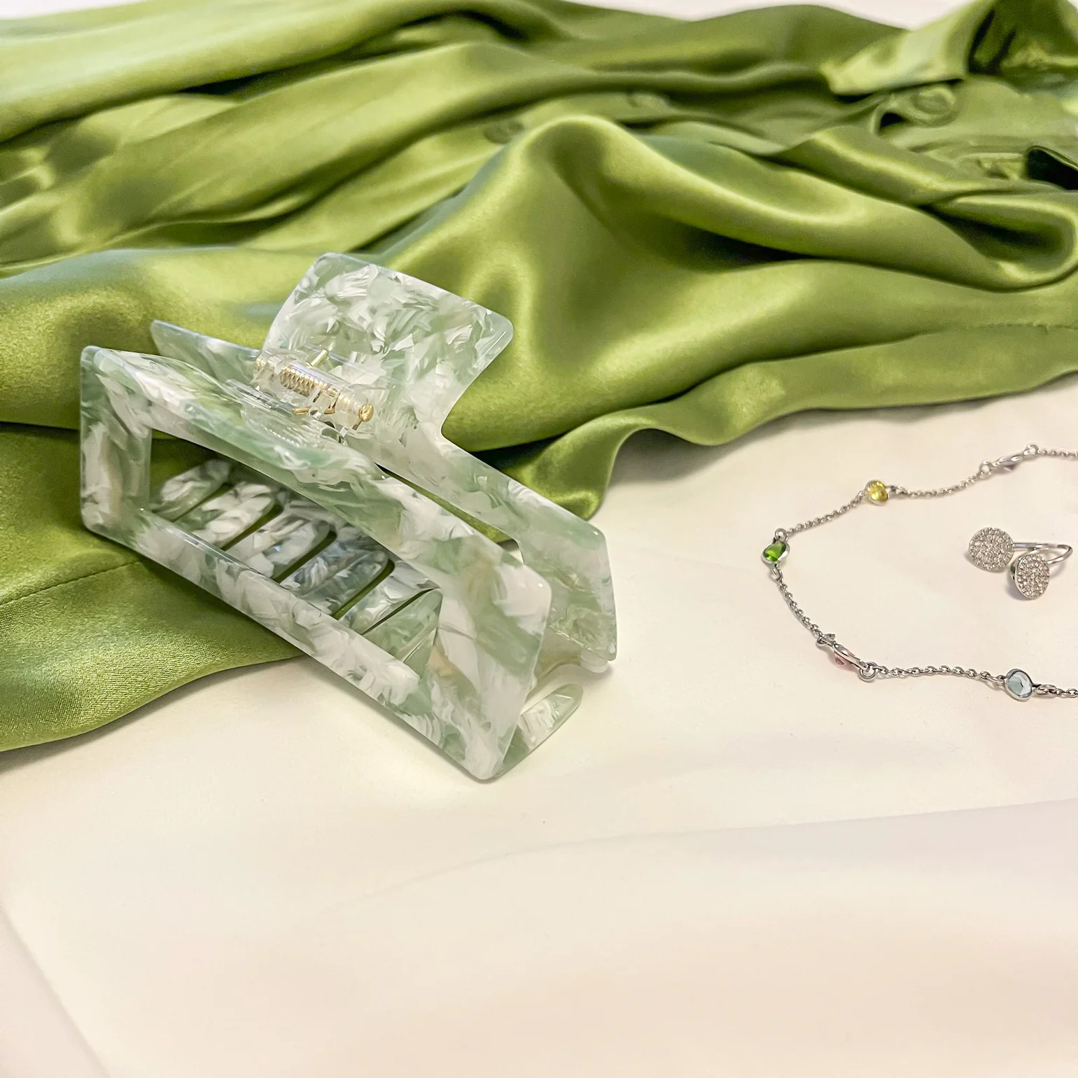 Rectangular Clip ESW ECO-FRIENDLY MINT RECTANGULAR CLAW CLIP – THE 9LIST
